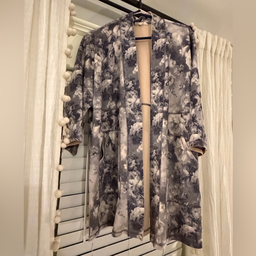 Solitaire Medium Faux Suede Open Cardigan Duster Jacket Pockets Navy Cream Roses